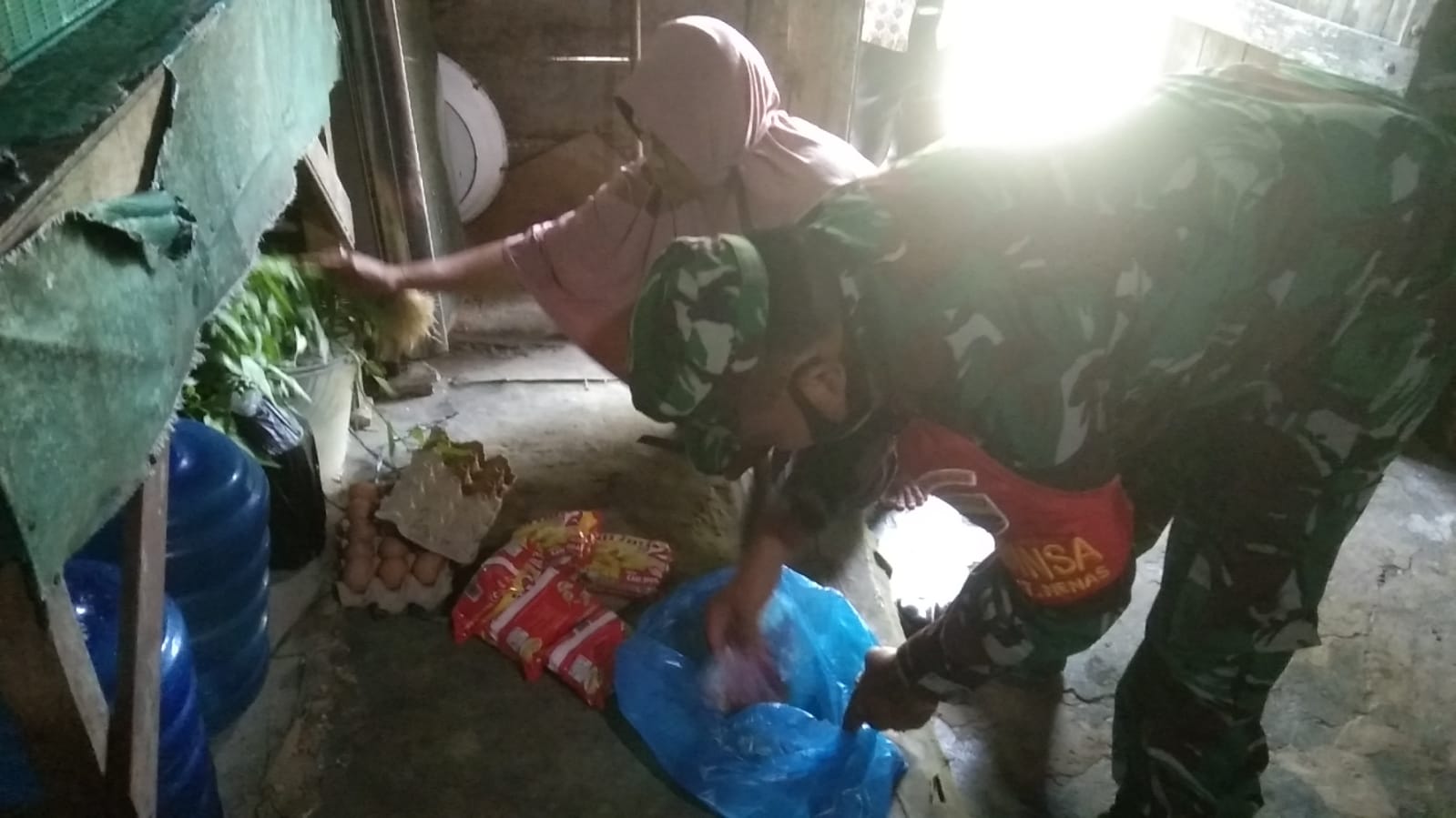 Personil Koramil 02 Laksanakan Program Babinsa Masuk Dapur