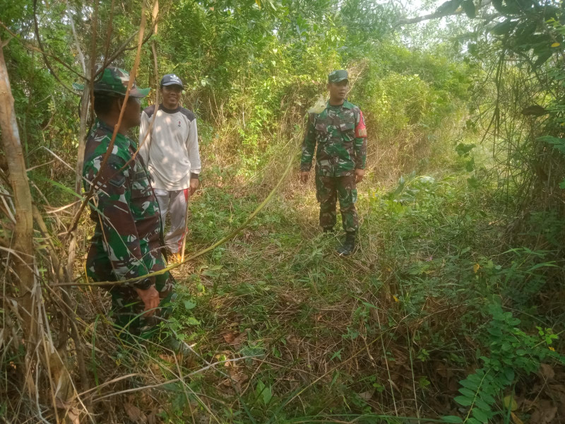 Hindari Karhutla, Babinsa Koramil 06 Merbau Melaksanakan Patroli