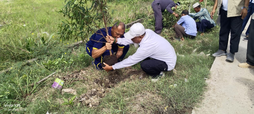 Gotong Royong Jumat Berkah di Sungai Sembilan Berjalan Lancar Berkat Kolaborasi Berbagai Pihak