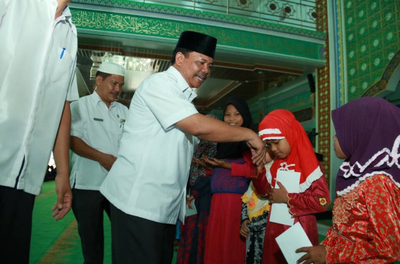 Pengurus Masjid Agung Istiqomah Salurkan Santunan Kepada 217 Anak Yatim