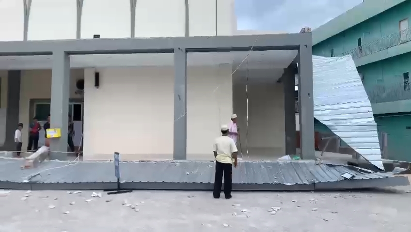 Kanopi Mesjid Al Falah Roboh, Tidak Ada Korban Jiwa