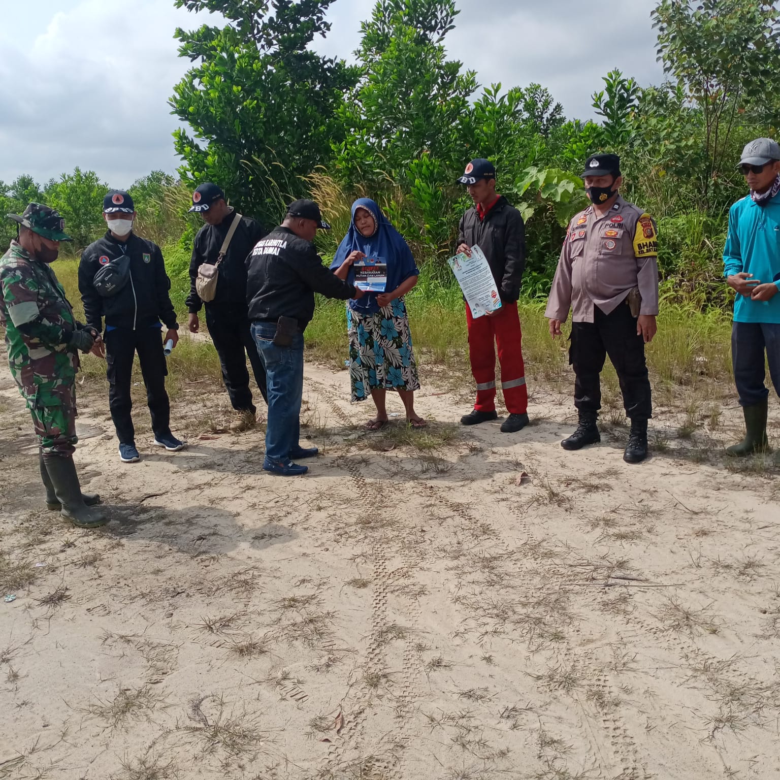 Giat Sosialisasi Pencegahan Karhutla Oleh Pelda Joko dan Tim Gabungan