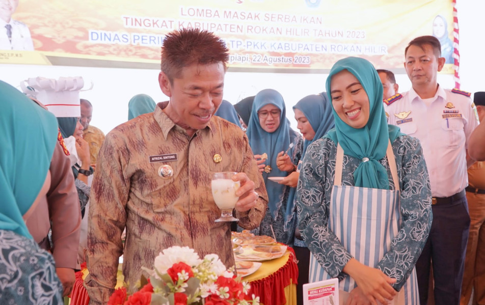 Diikuti Seluruh PKK Kecamatan, Bupati Rohil Buka Lomba Masak Serba Ikan