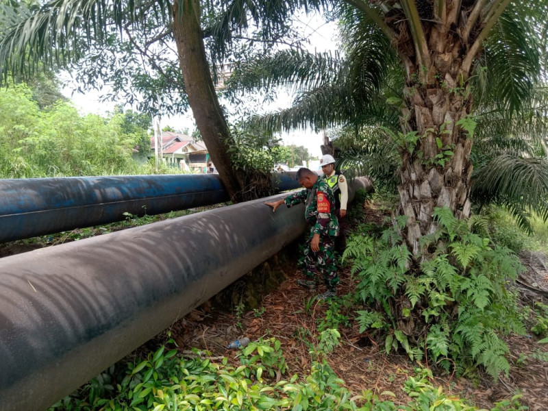 Patroli Gabungan Koramil 01/Dumai dan SKK Migas, Amankan Pipa Minyak Pertamina