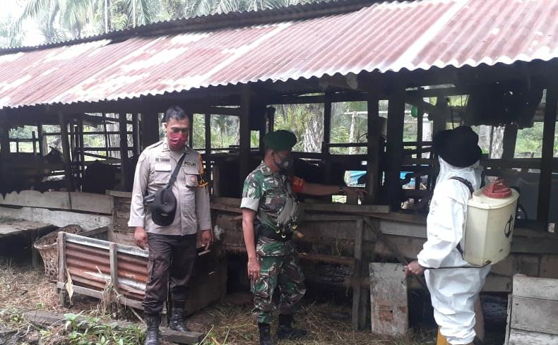 Koramil 03 Bantu Penyemprotan Disinfektan