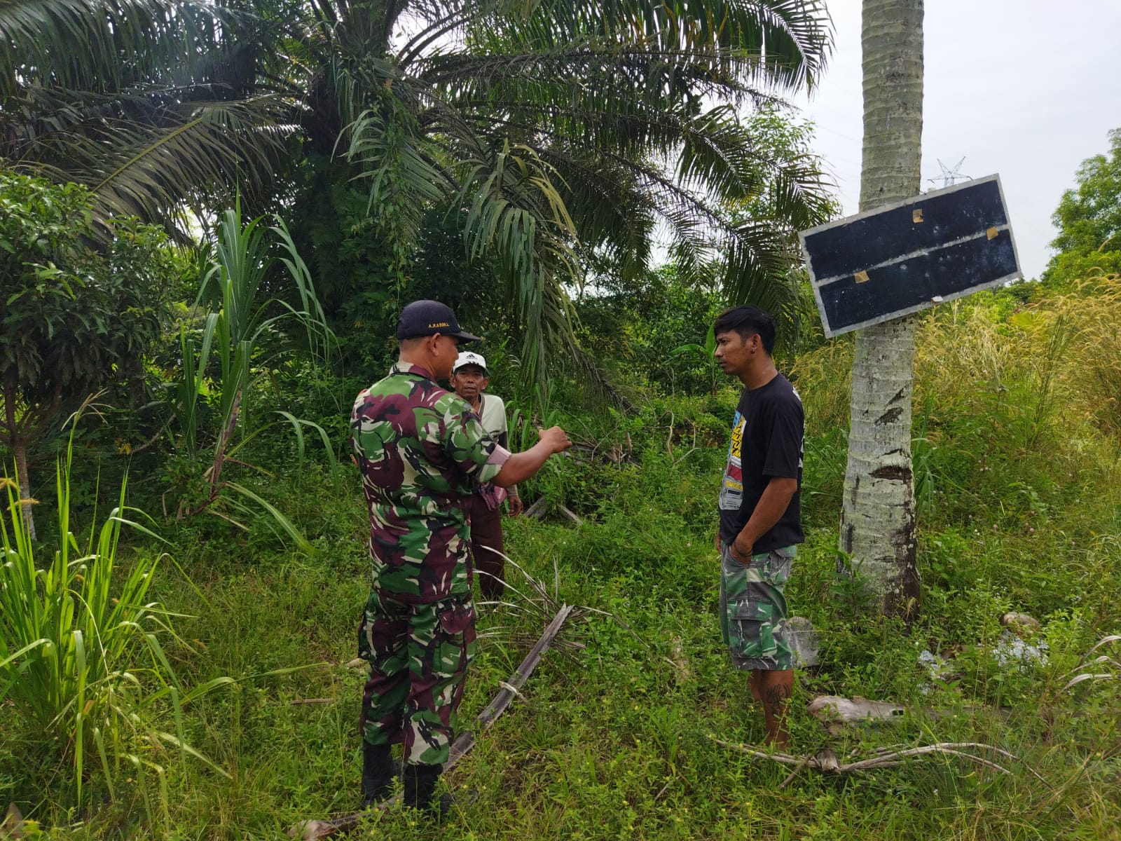 Sertu Abu Kasim Sosialisasikan Pencegahan Karhutla di Wilayah Binaannya