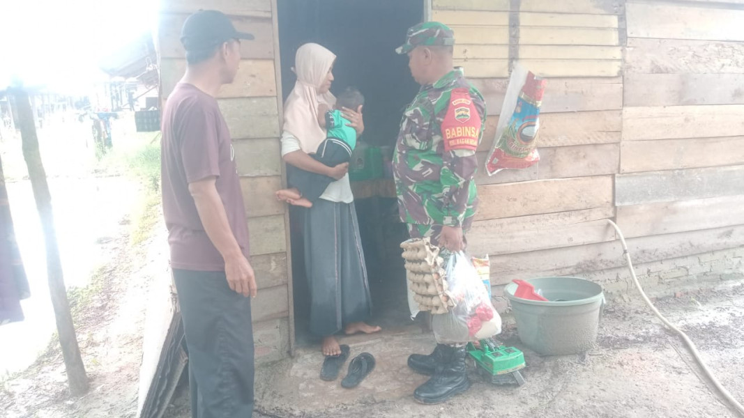 Penyaluran Bantuan Oleh Sertu Sareh Kepada Alkhalif