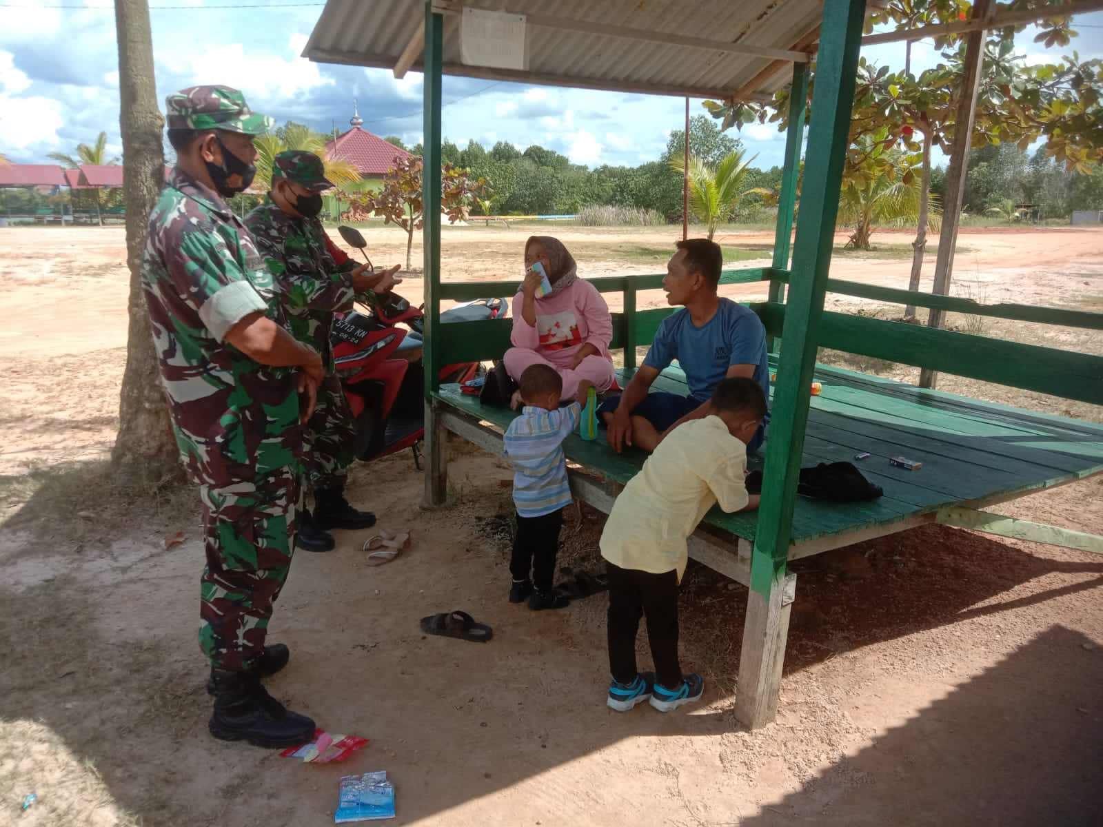 Datangi Tempat Keramaian Babinsa Ingatkan Mengenai Ini