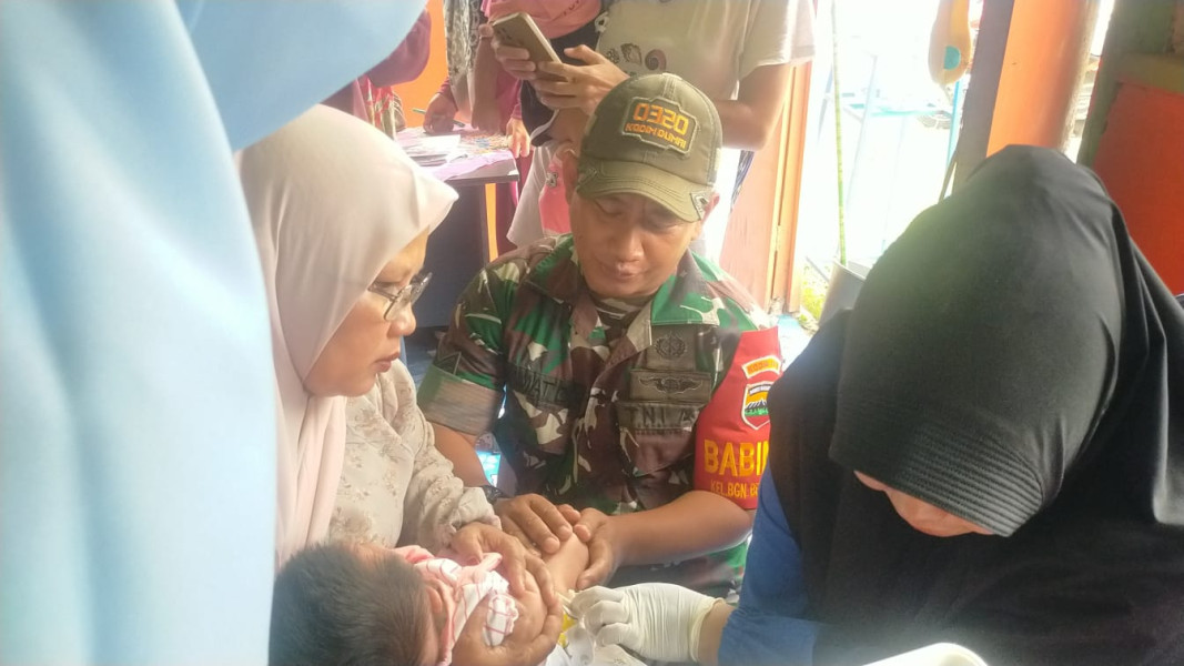 Pantau Tumbuh Kembang Balita, Babinsa Koramil 02/BK Aktif di Posyandu Bougenvil