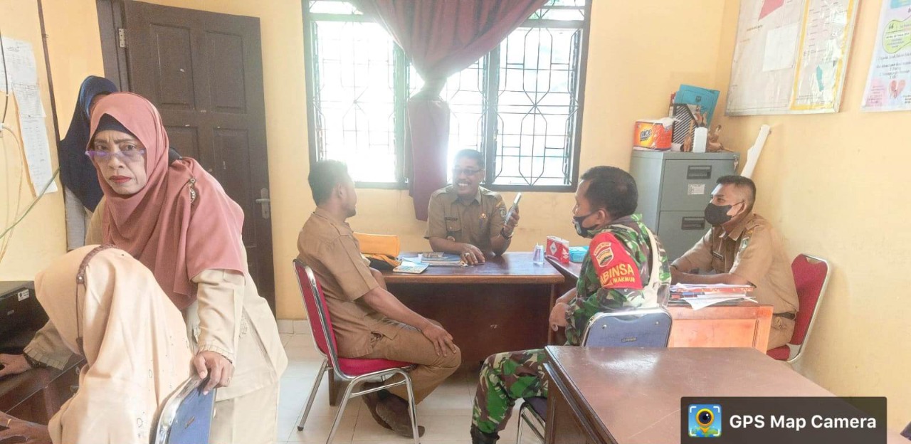 Babinsa Kelurahan Teluk Makmur Laksanakan Komsos