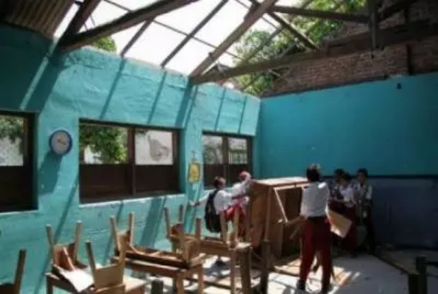251.316 Ruang Sekolah Rusak Berat, Pemda Diimbau Optimalkan 20% APBD