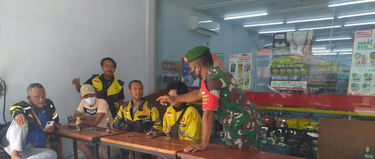 Semangat Serma RP Sianipar Menghimbau Kepada Masyarakat Untuk Taat Prokes