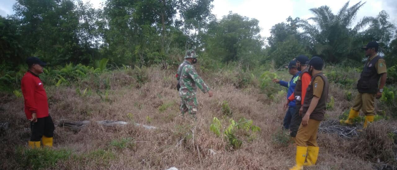 Bersama MPA, Serka Fahrizal Purba Melaksanakan Patroli Cegah Karhutla