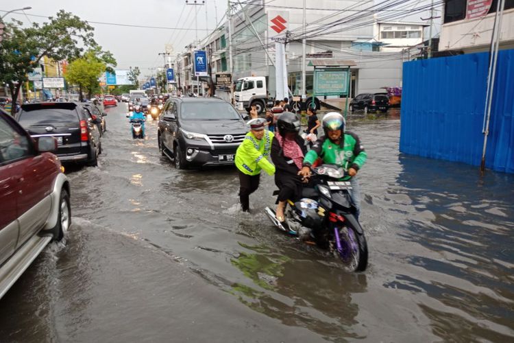 Meminimalisir Banjir, Dinas PUPR Pekanbaru Terus Kerja Keras