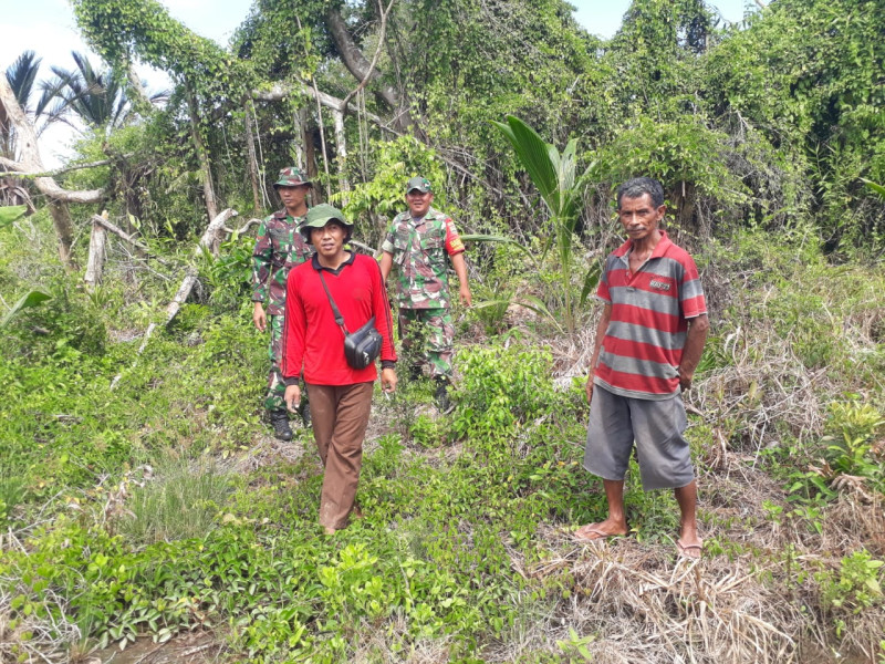 Giat Sosialisasi dan Patroli Cegah Karhutla Oleh Babinsa Koramil 06 Merbau