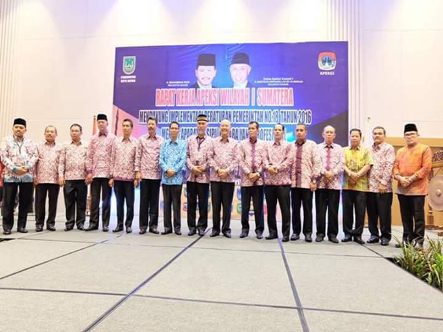 Walikota dan Ketua PKK Kota Dumai Menghadiri Rapat kerja Apeksi wilayah I Sumatra di Kota Batam