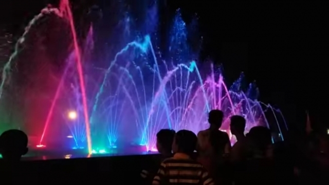 Air Mancur Menari di Taman Tengku Mahratu Buat Masyarakat Siak Senang