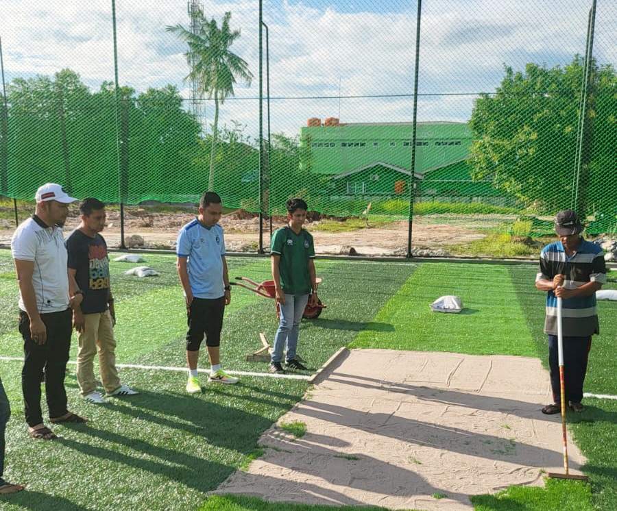 Ketua ASKOT PSSI Dumai Tinjau Pembangunan Lapangan Mini Soccer