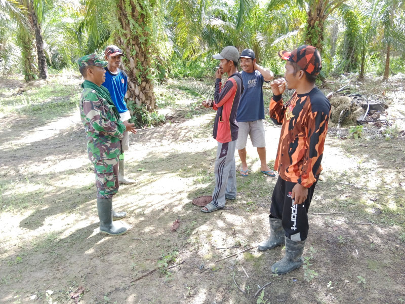 Komsos Bersama Tokoh Pemuda dan Masyarakat Dilaksanakan Oleh Serda Bambang Irwanto