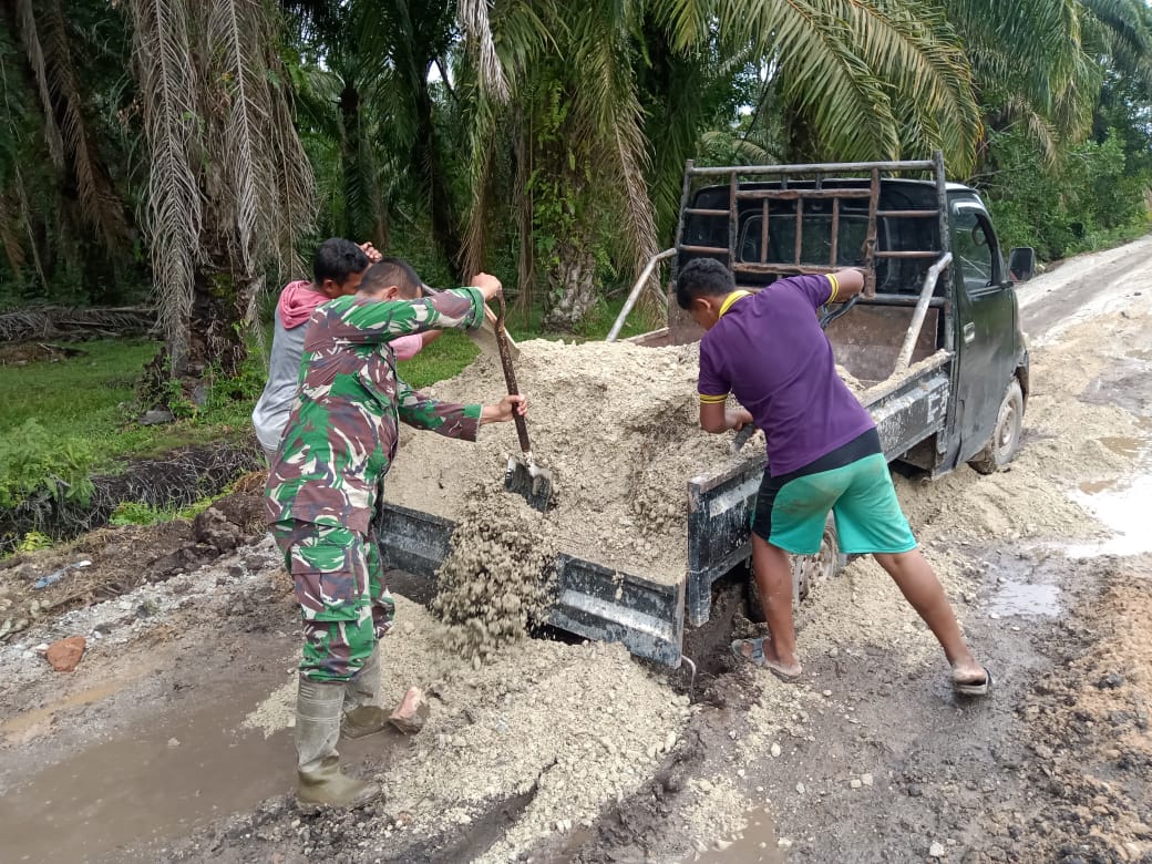 TMMD ke 107, Satgas dan Masyarakat Kerjakan Sasaran Kedelapan