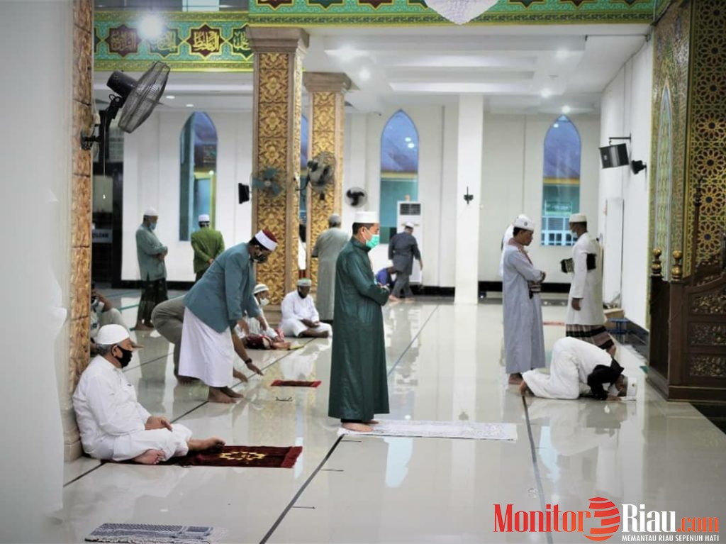 Wako Dumai Ikuti Pengajian Jum’at Barokah Di Masjid Taqwa