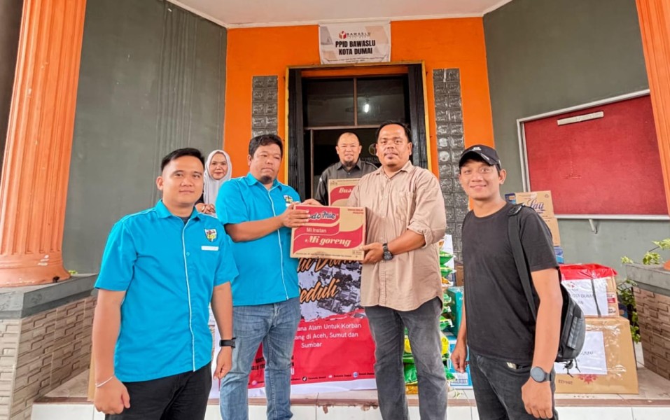 Bawaslu Dumai Salurkan Bantuan Kemanusiaan untuk Korban Banjir di Aceh, Sumut, dan Sumbar