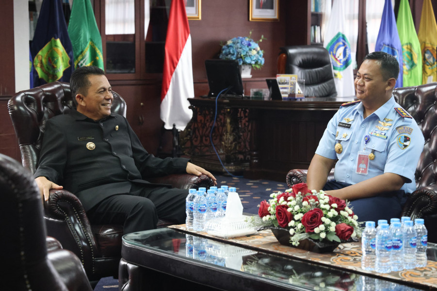 Danlanud RHF dan Dansatrad 213 Tanjungpinang Berpamitan Dengan Gubernur Ansar