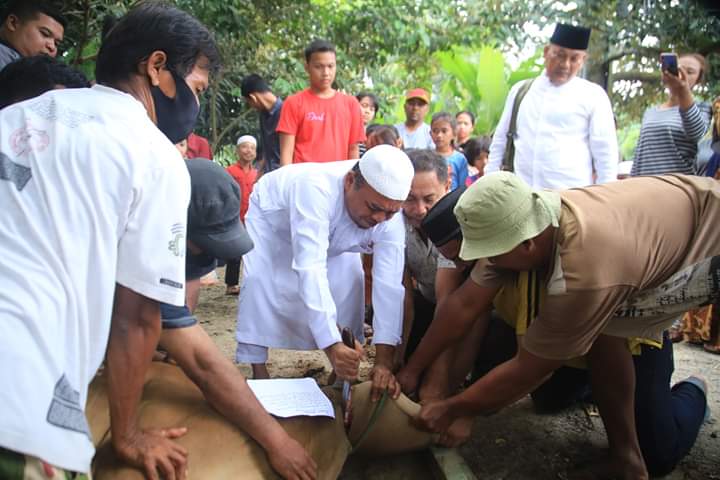 Bupati Labuhanbatu Sembelih Sebanyak Empat Ekor Hewan Qurban