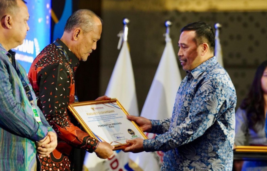 Pemprov Riau Dianugerahi Penghargaan Predikat Kepatuhan Penyelenggaraan Pelayanan Publik 2024