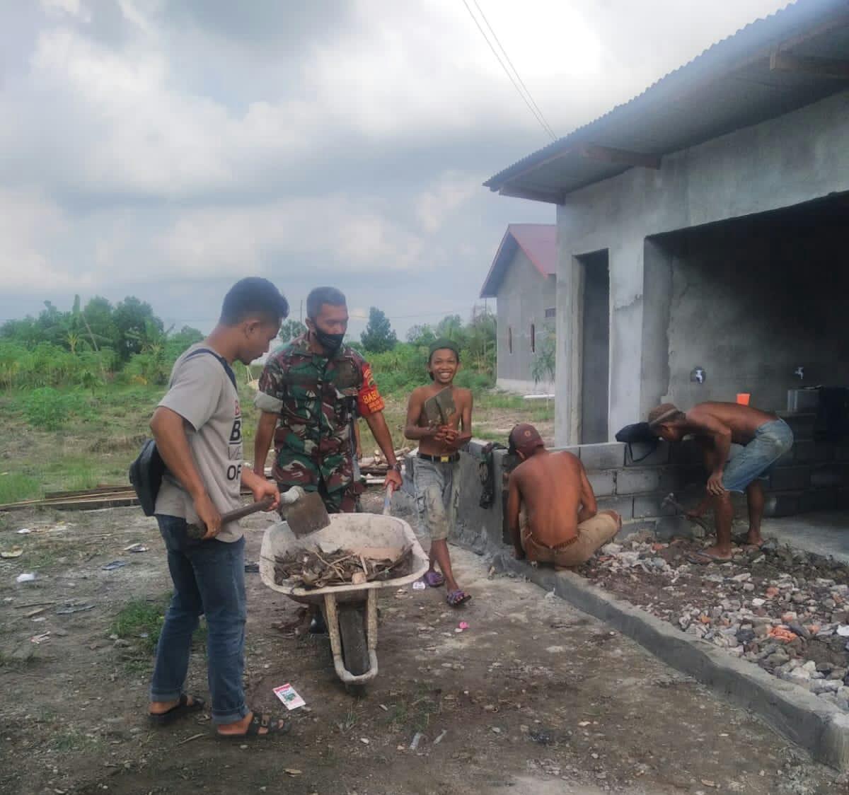 Peltu Wawan Laksanakan Gotong Royong dan Sosialisasi Pencegahan Covid-19