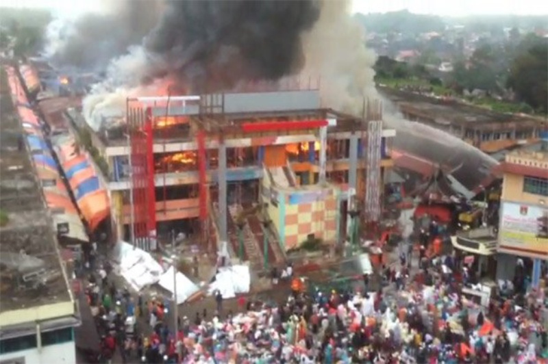 Ratusan Kios di Pasar Ateh Bukittinggi Terbakar