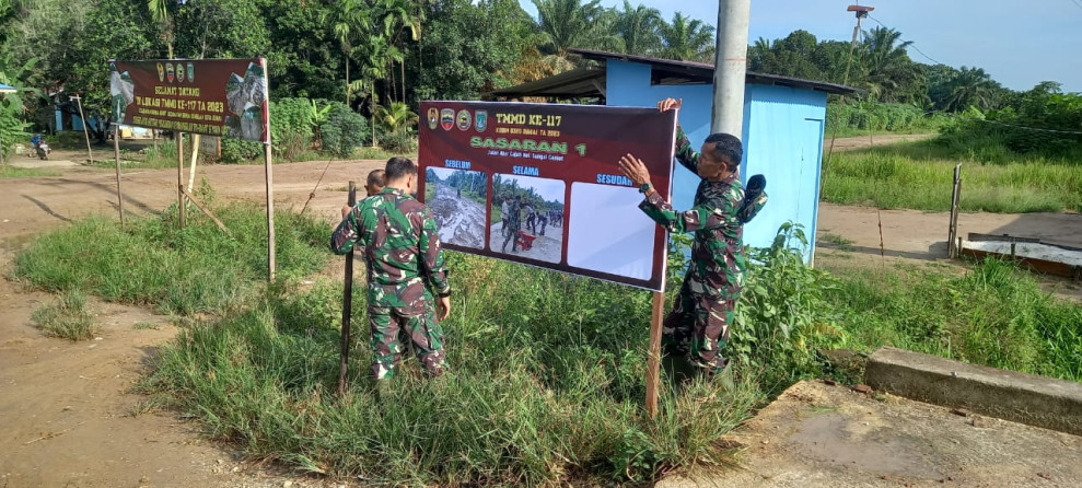 TMMD ke 117, Pasiter dan Personil Pasang Papan Informasi