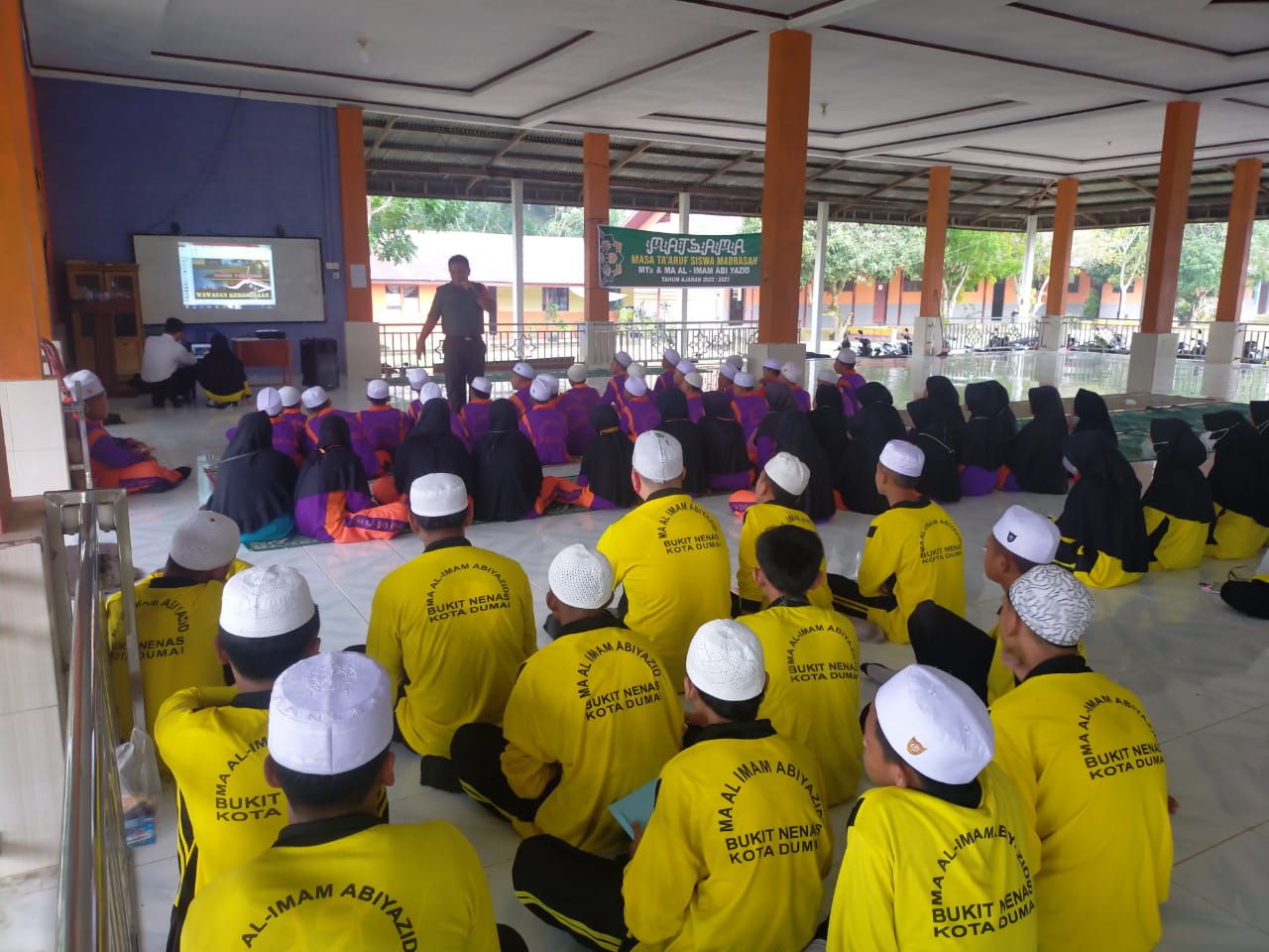 Masa Ta'aruf, Babinsa Koramil 02 Beri Wawasan Kebangsaan dan PBB