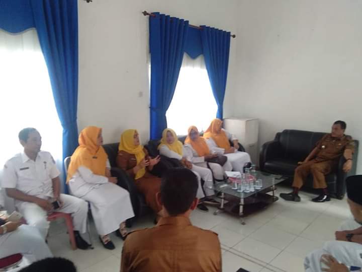 Camat Panai Hulu Himbau Kepada Bidan Desa untuk Melayani Masyarakat dengan Maksimal