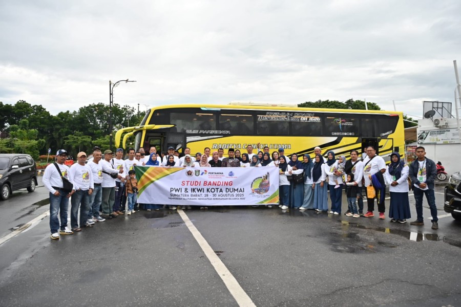 Secara Resmi, Wakil Wali Kota Dumai Lepas Peserta Studi Banding PWI Dumai ke Bukittinggi
