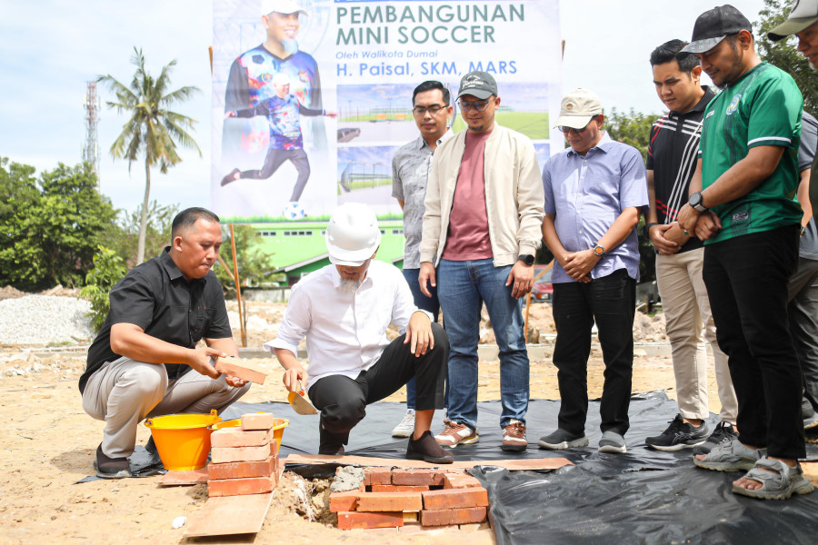 Bangun Lapangan Mini Soccer, Walikota Dumai Laksanakan Peletakan Batu Pertama