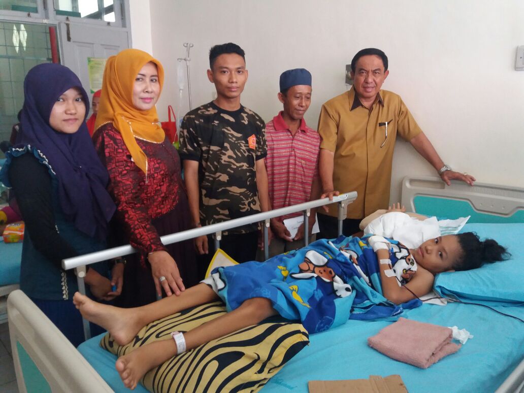 Bupati Inhil Beserta Istri Jenguk Annisah, Si Bocah 11 Tahun Penderita Tumor Ganas