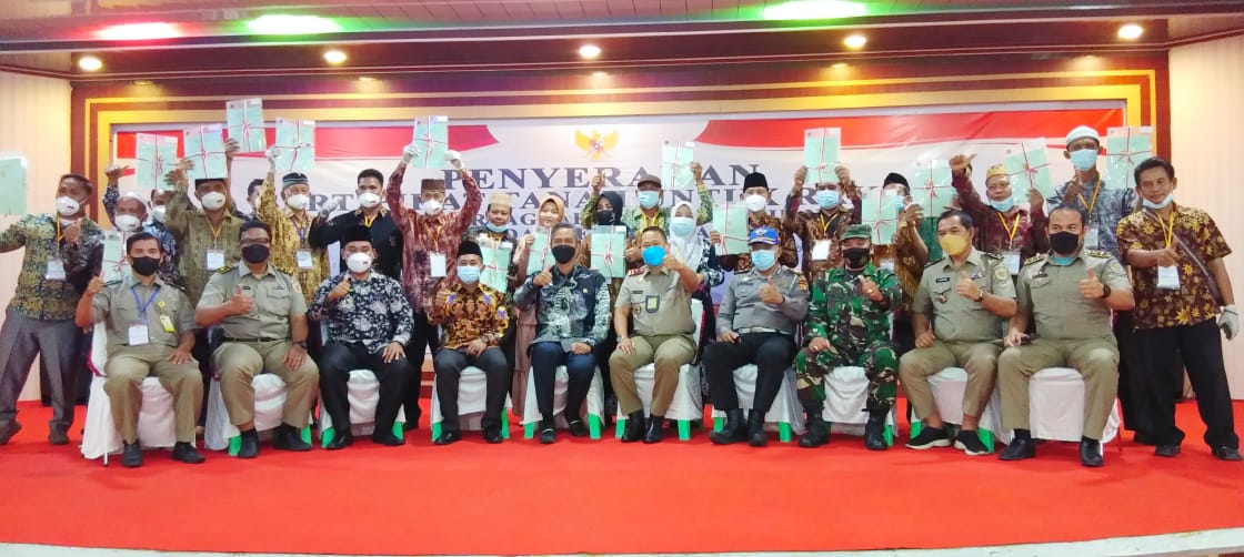BPN Rohil Serahkan Sebanyak 300 Sertifikat Tanah untuk Rakyat