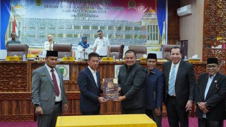 DPRD Rokan Hilir Sahkan Ranperda Menjadi Perda