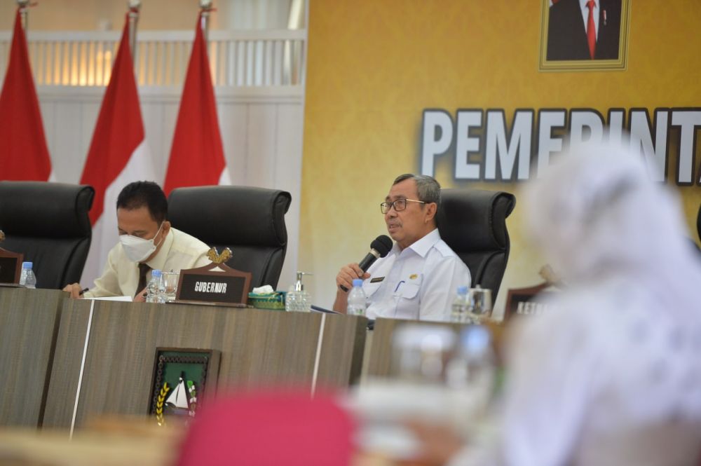 Gubernur Riau Pimpin Rapat Perkembangan COVID-19 dan Persiapan Nataru