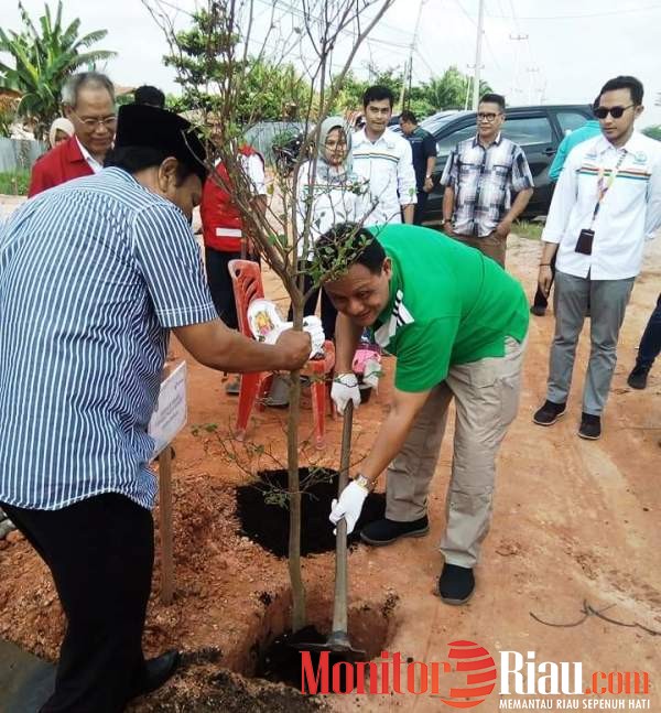 DLH Lakukan Penghijauan di Sepanjang Jalan Dumai-Pelintung