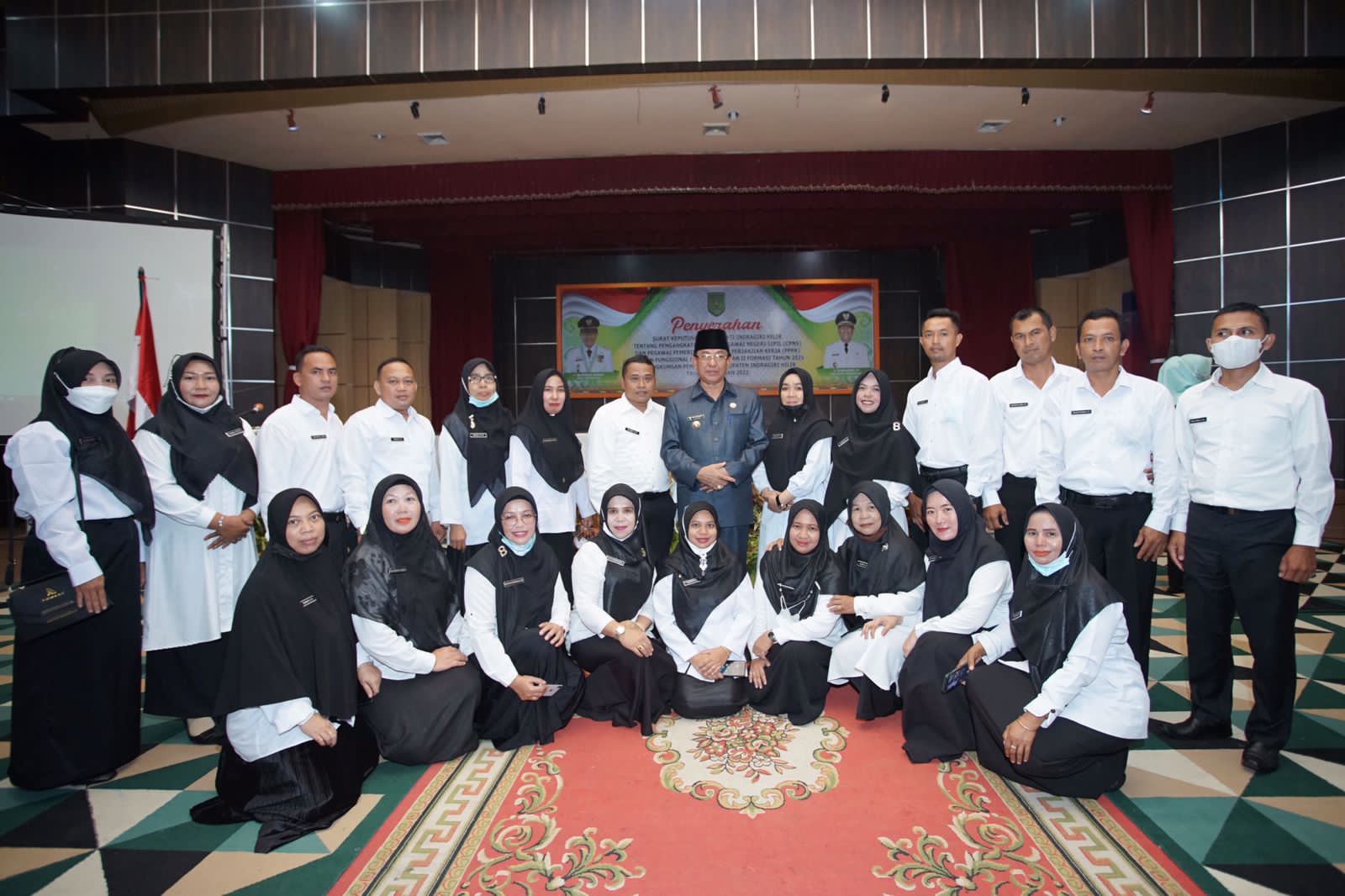 Serahkan SK CPNS dan PPPK, Bupati Inhil HM Wardan Pinta Beri Pelayanan Terbaik