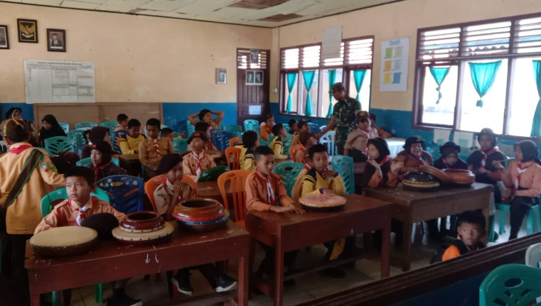 Komsos Oleh Serda Edi Saputra di SDN 15 Teluk Belitung