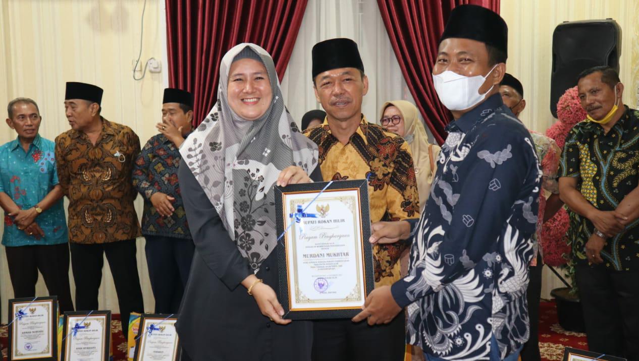 Pertama Kali Berkumpul dengan Bupati, Pendiri Rohil Terharu 