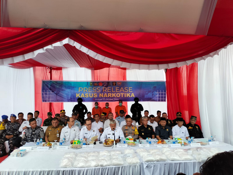 Marthinus Pimpin Press Release Pengungkapan Kasus Narkoba di Dumai