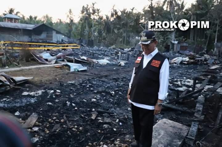 Bupati Inhil Tinjau Lokasi Kebakaran di Sungai Lokan