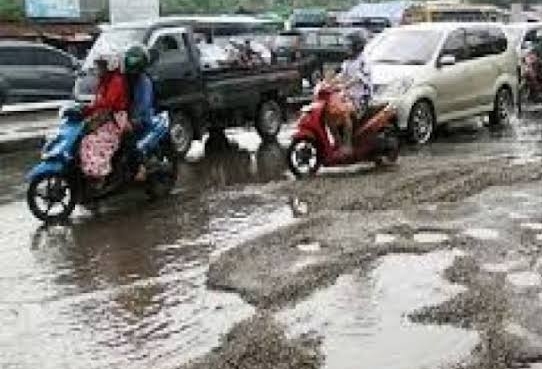 Lubang Maut Berserakan di Jalanan Kota Pekanbaru