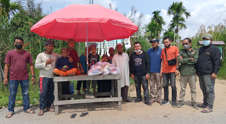 HIPMI dan PWI Inhil Gelar Baksos Berbagi Sembako