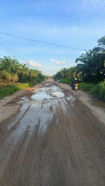 Jalan Rusak Parah di Basilam Baru, Warga Sungai Sembilan Dumai Harap Perhatian Pemerintah
