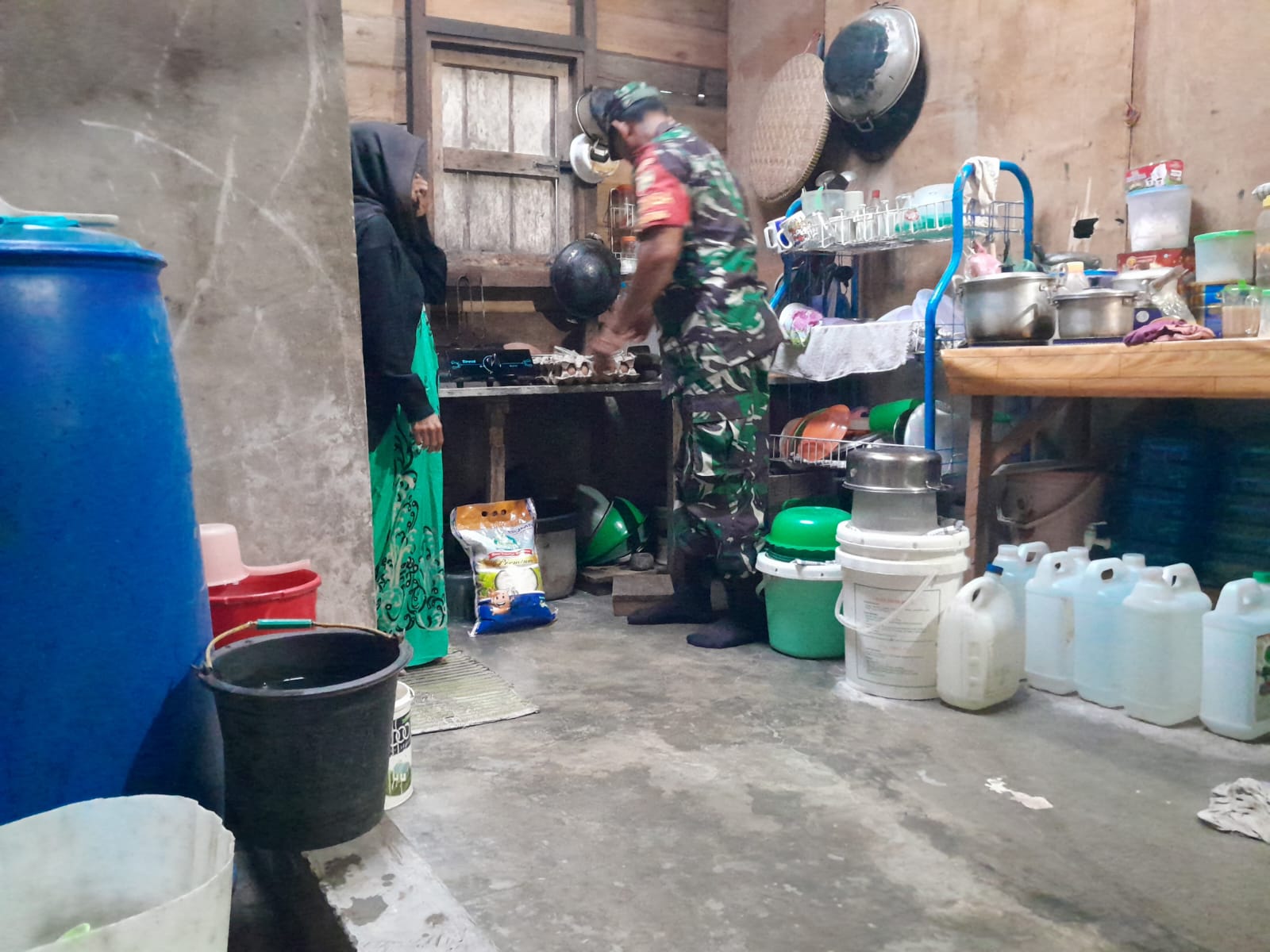 Sertu Aslim Lubis Laksanakan Giat Babinsa Masuk Dapur